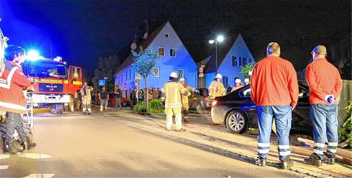 Nächtlicher Einsatz in Dürrmenz: Feuerwehr muss einem Unfallfahrer helfen, der auf den Rollstuhl angewiesen ist. Foto: Recken