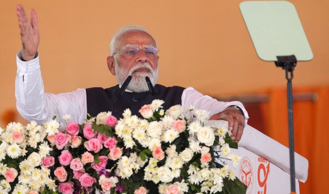 Narendra Modi wird von einigen seiner Anhänger als ein auf die Erde hinabgestiegener Gott betrachtet (Archivbild).