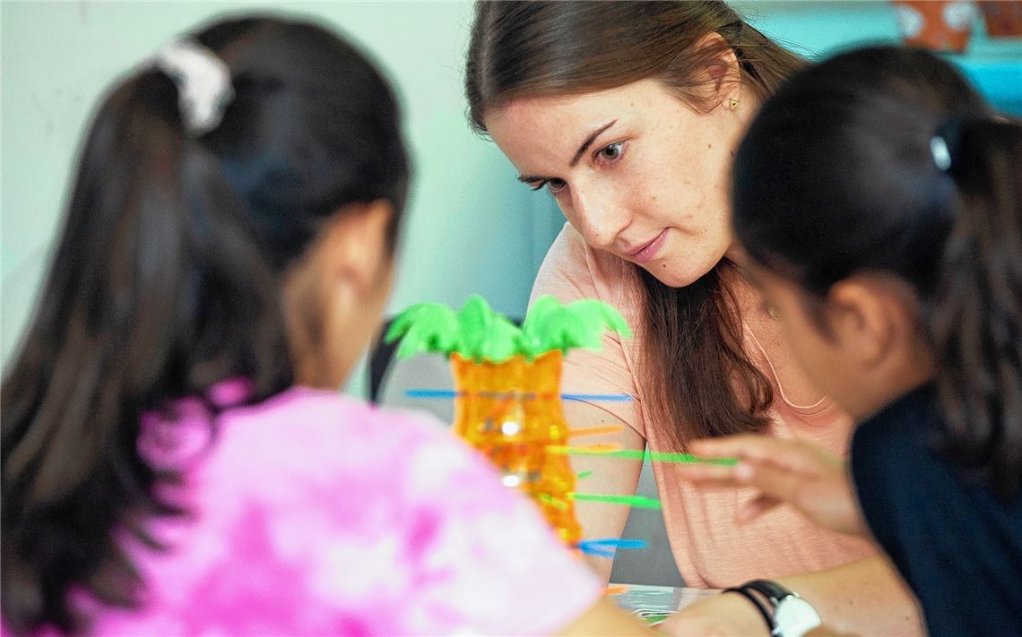 Natalie Bastian ist dreimal die Woche im Jugendtreff Enzberg für Kinder zwischen acht und 13 Jahren da. Auch über die Öffnungszeiten hinaus zeigt sie vor Ort Präsenz.Fotomoment