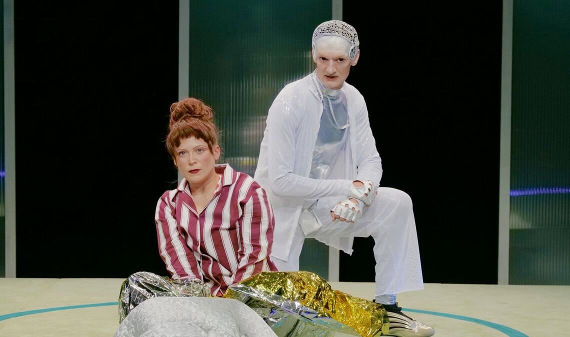 Natalja Maas und Manuel Krstanovic in „Wonderland Ave“

.