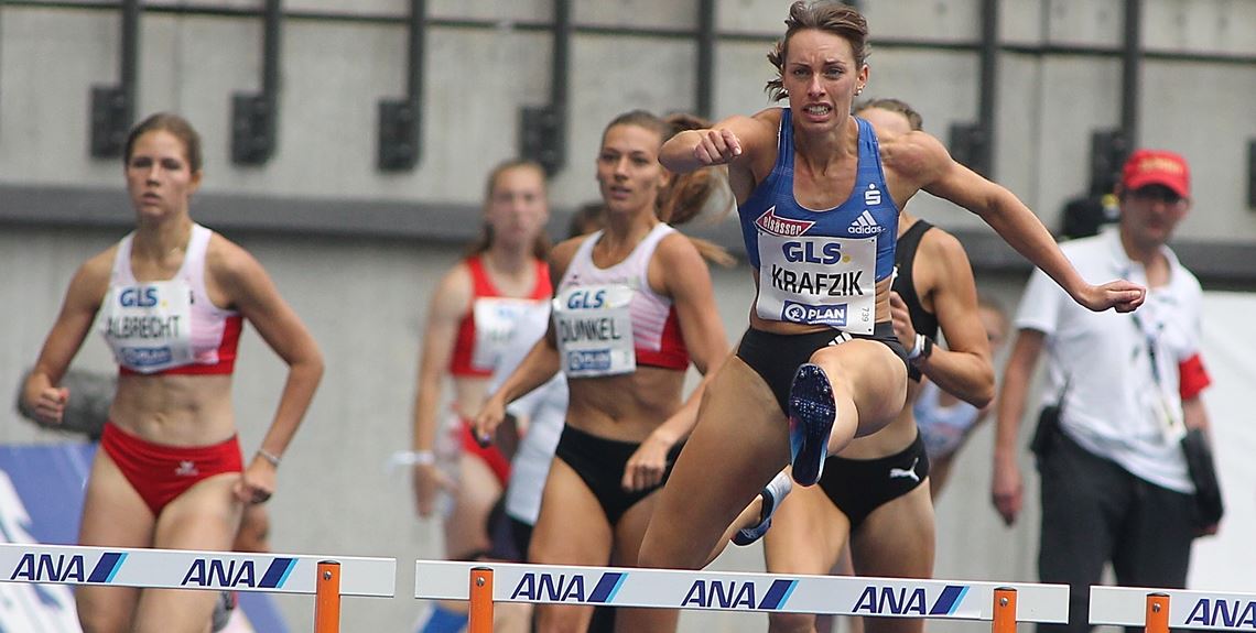 National spurtet Hürdenläuferin Carolina Krafzik – wie hier bei den Deutschen Meisterschaften – vorweg. Bei der WM wäre sie mit dem Halbfinal-Einzug zufrieden. Foto: Görlitz
