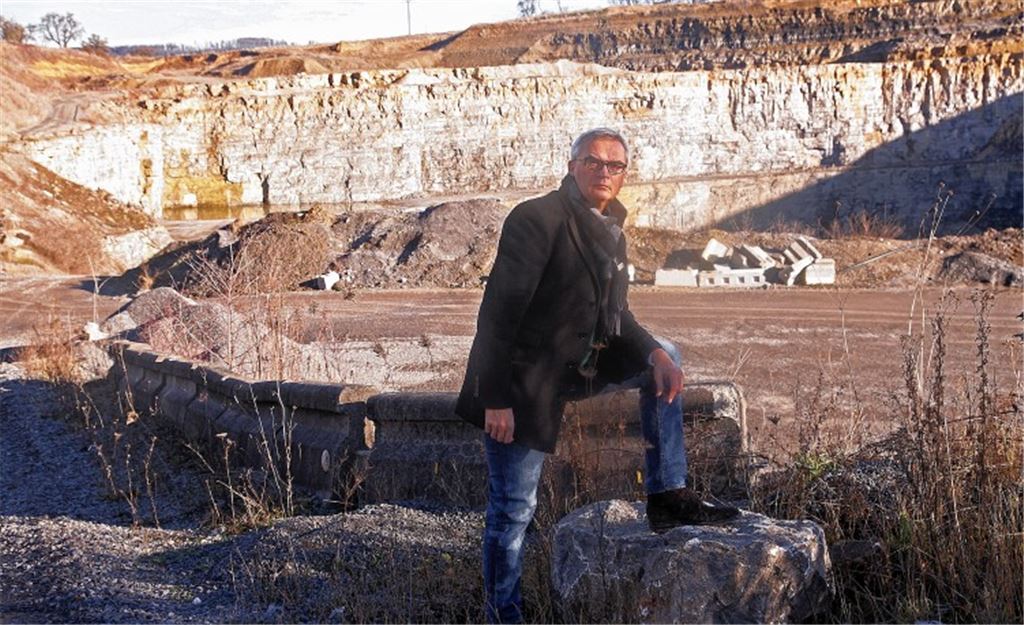 Natursteinwerke-Chef Hans Ulmer im Steinbruch an der Brettener Straße. Archivfoto: Sadler