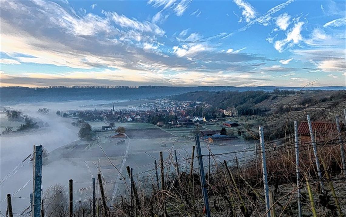 Nebel über der Enz sorgt für eine romantische Ansicht des idyllisch gelegenen Dorfs Mühlhausen. Leserfoto: Heike Blaich