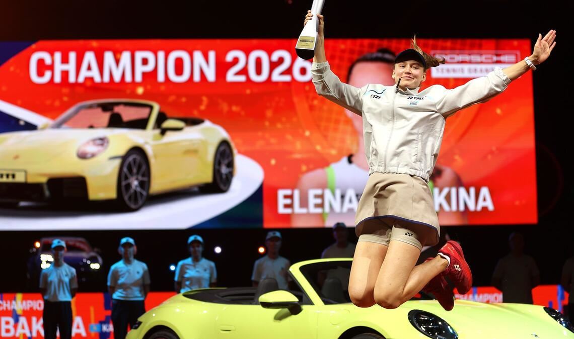 Neben der Siegprämie in Höhe von 161 310 Euro erhält die Gewinnerin zusätzlich einen Sportwagen des Titelsponsors.  Elena Rybakina darf sich in diesem Jahr über einen Porsche 911 Carrera S Cabriolet freuen.