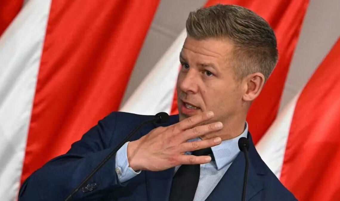 Negativbeispiel Ungarn: der künftige Regierungschef Peter Magyar sah sich im Sender M1 über Jahre diffamiert, „morgens, mittags und abends“.