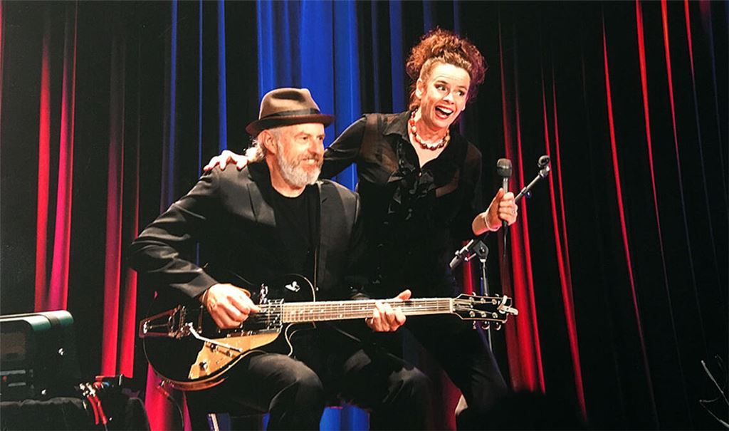 „Nessi Tausendschön“ und ihr musikalischer Partner William Mackenzie. Foto: privat