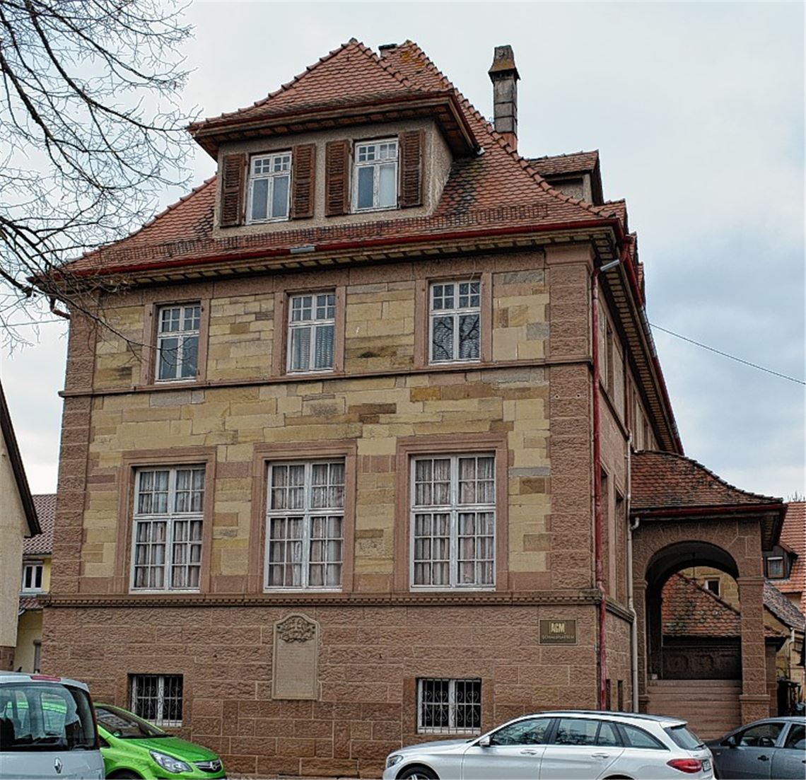 Leises Wummern aus alten Mauern