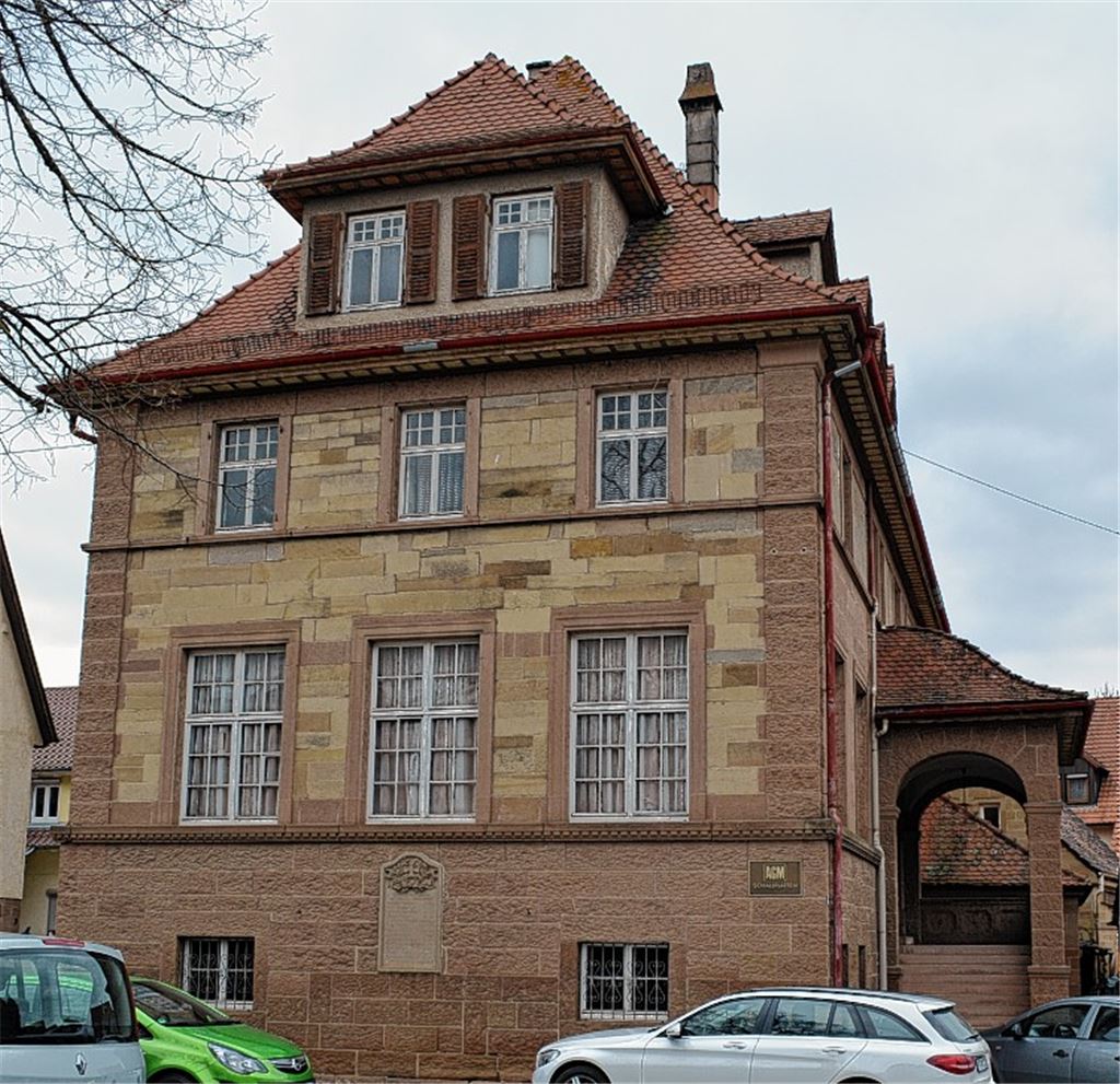 Leises Wummern aus alten Mauern