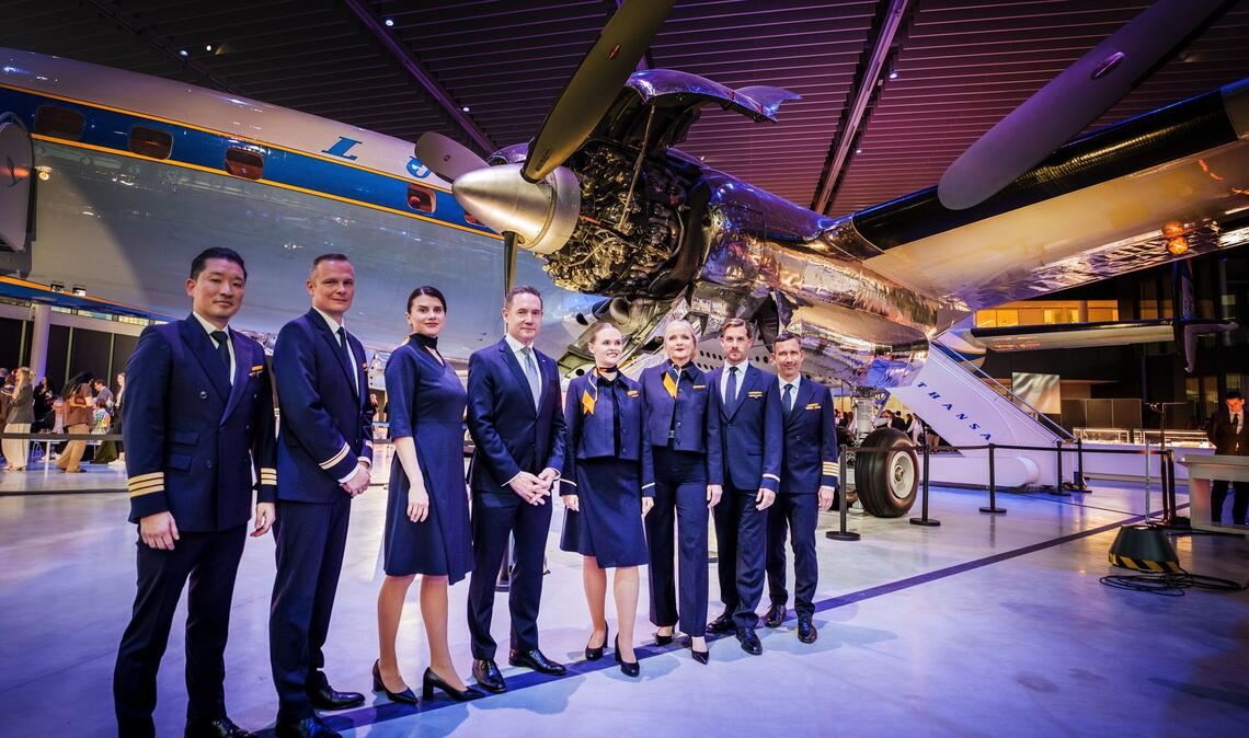 Neue Kleidung für 33.000 uniformtragende Lufthanseatinnen und Lufthanseaten.