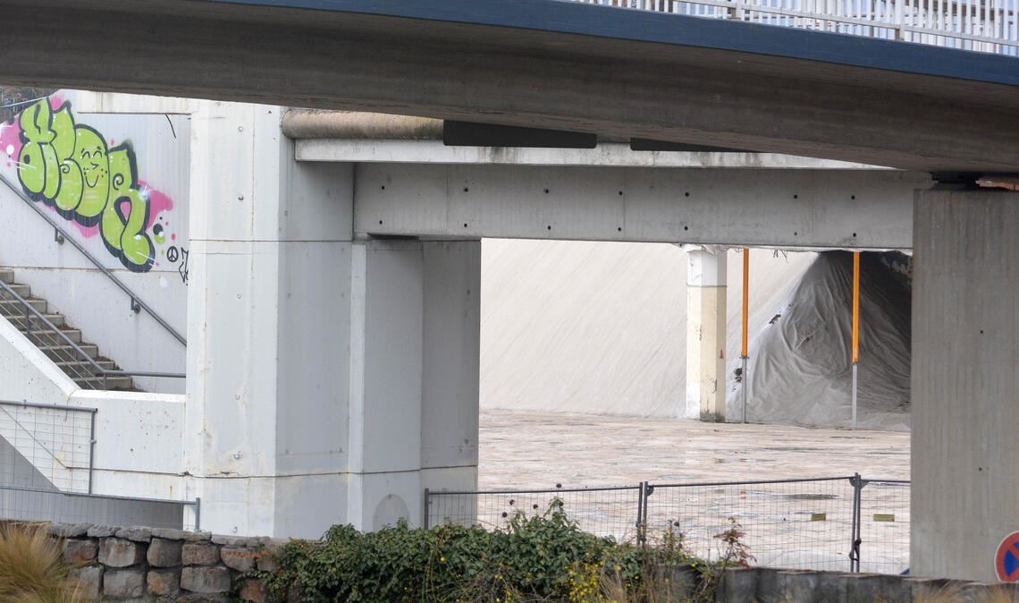 Neue Perspektiven: Das „Mühlehof-Loch“ soll, mit viel Grün, für ein privates Bauprojekt – Wohn- und Geschäftshaus, Hotel und/oder Gastronomie – freigegeben werden. Fotos: Stahlfeld