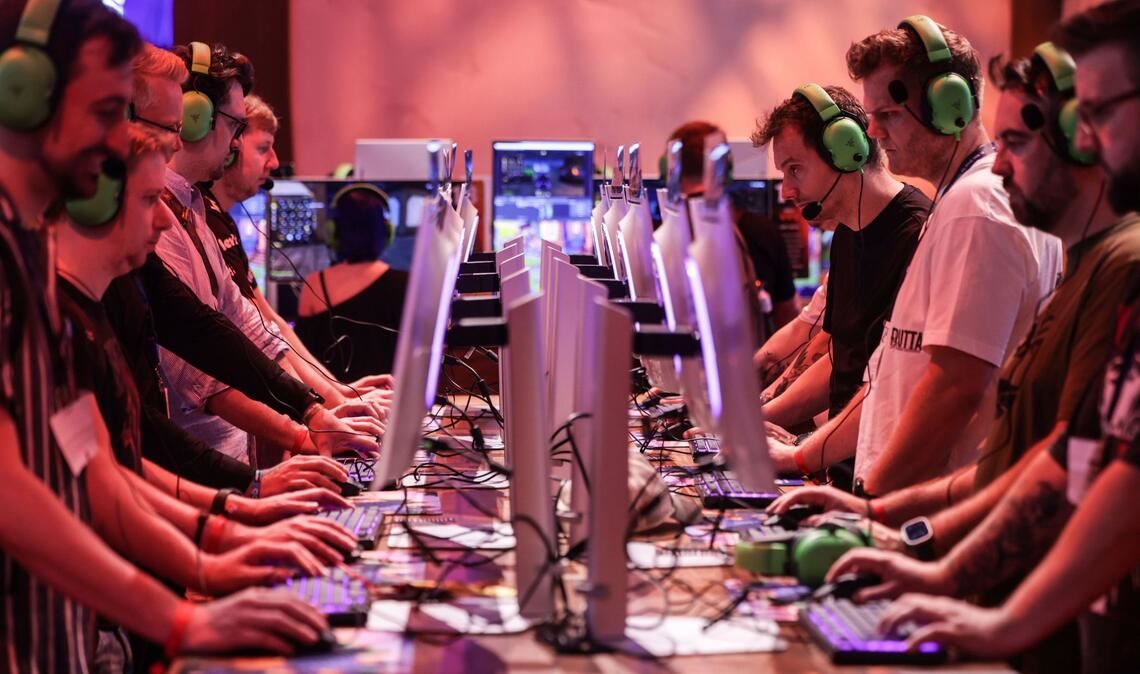 Neue Spiele testen wie hier bei der Gamescom 2024 - das ist auch bei der diesjährigen Gaming-Messe möglich.