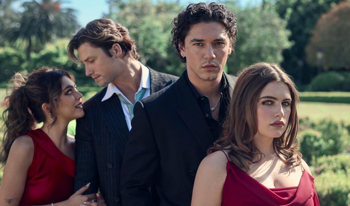 Neue Stars und Seriengesichter dank der Prime-Video-Hitserie "Off Campus": von links nach rechts sind das Mika Abdalla (als Allie Hayes), Stephen Kalyn (als Dean Di Laurentis), Belmont Cameli (als Garrett Graham) und Ella Bright (als Hannah Wells).