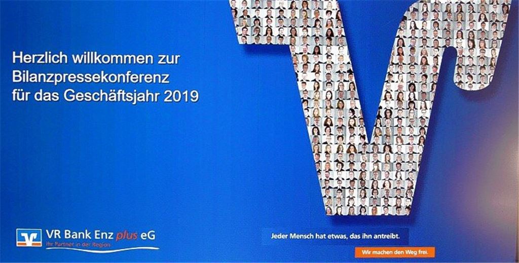 Bank blickt auf „Jahr der zwei Gesichter“ zurück
