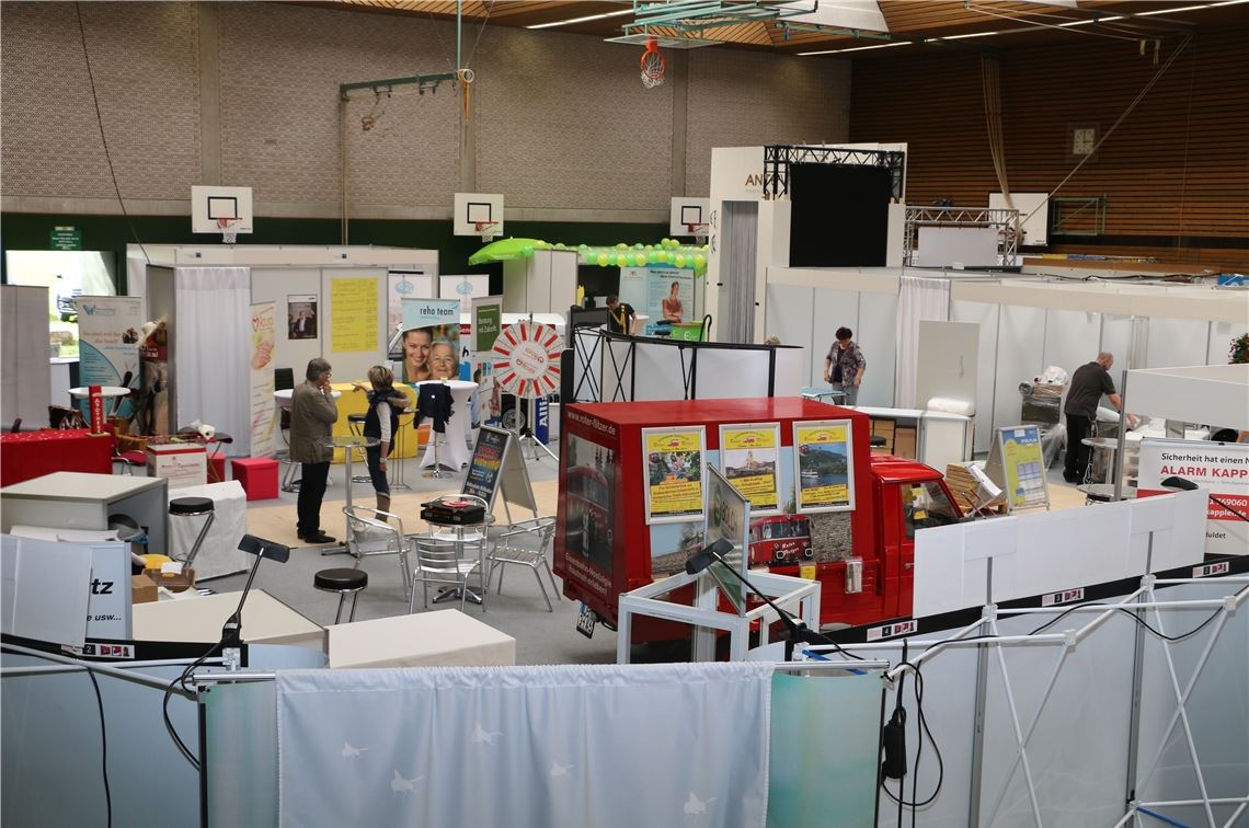 Neuer Anlauf: Die Messe Mühlacker – im Bild eine Szene von den Aufbauarbeiten 2016 – soll im April 2022 stattfinden.Archiv