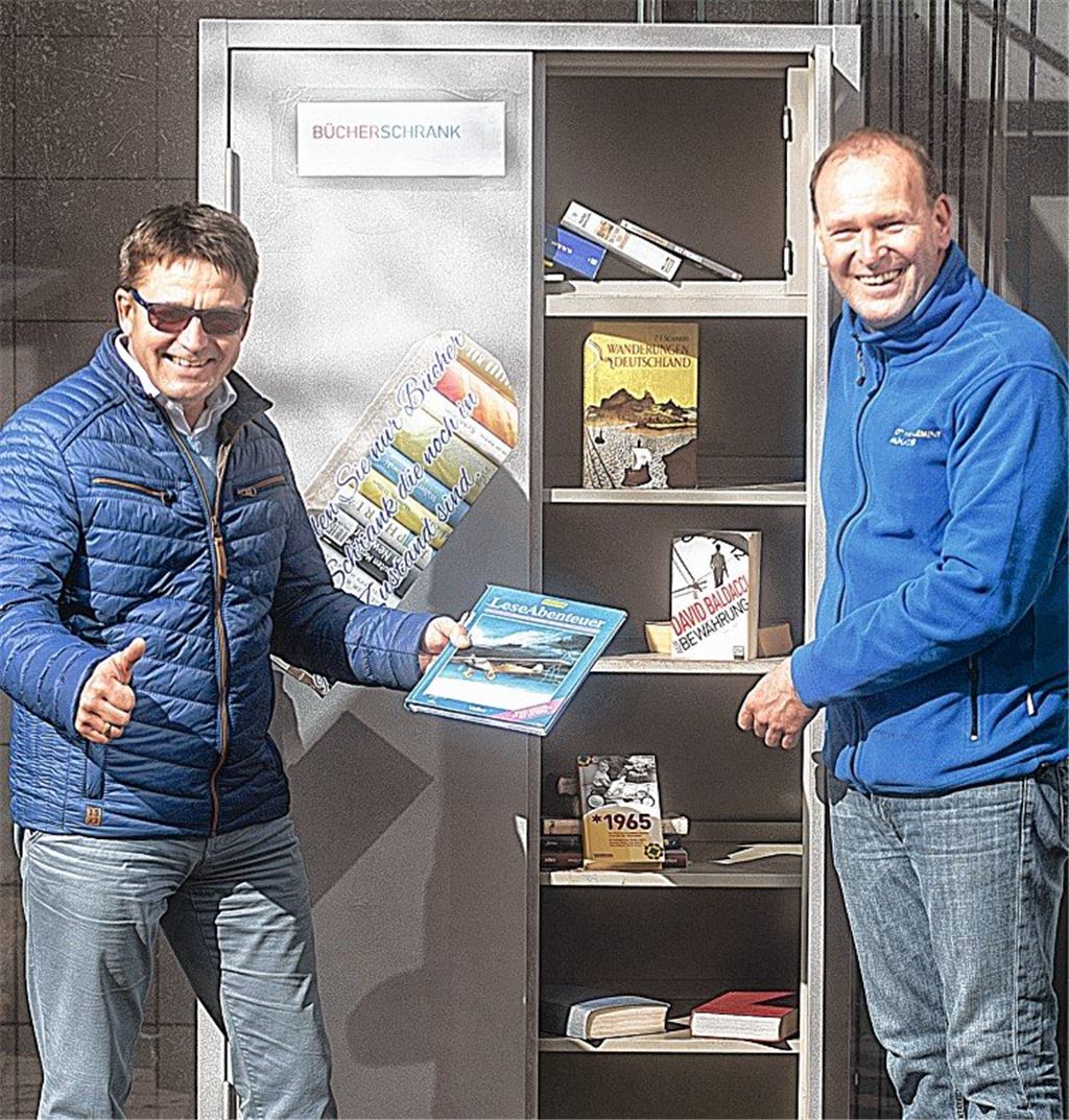Neuer Bücherschrank