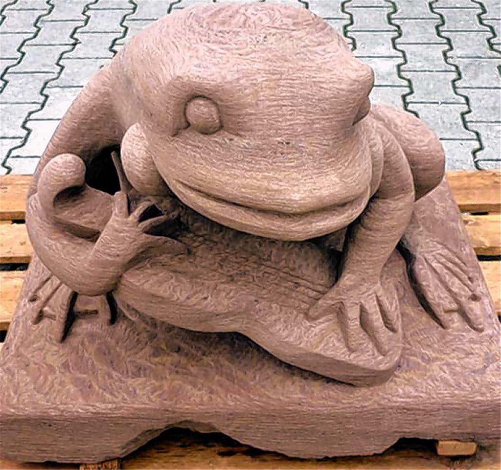Neuer Frosch für neues Gewässer: Am Kapuzinerteich wird dieser Musikus platziert. Er ziert das Studentenbrünnele, das aus dem Jahr 1902 stammt. 