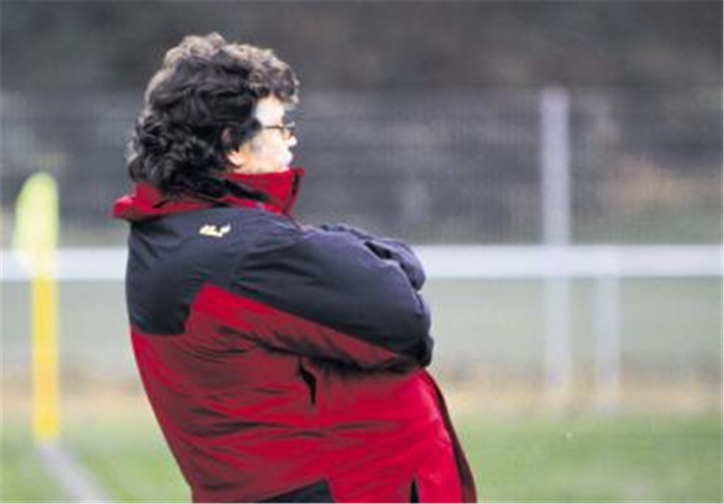 Neuer Schwung nach Trainerwechsel: Interimscoach Thomas Müller ist mit dem TSV Ötisheim noch ohne Niederlage. Nur mit dem Toreschießen hapert es noch. Foto: Eigner