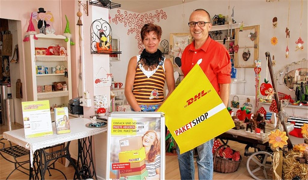 Neuer Service für Dürrmenz: Gabi Esposito und Citymanager Thomas Müller.