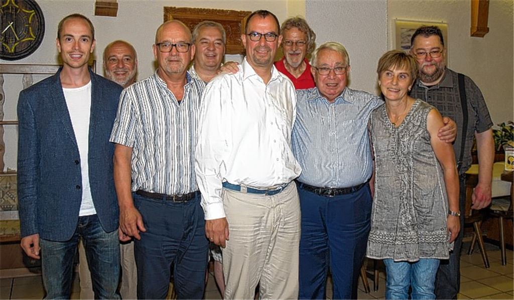 Neuer Vorstand der Gottlob-Frick-Gesellschaft (v. li.): Stefan Löhr, Markus Bauerle, Adalbert Bangha, Rolf Kowalski, Frank Schneider, Peter Braschkat, Hans A. Hey, Corinna Seidel- Bauerle, Matthias Kieselmann. Nicht im Bild: Norbert Holme, Michael Seil. Foto: Filitz
