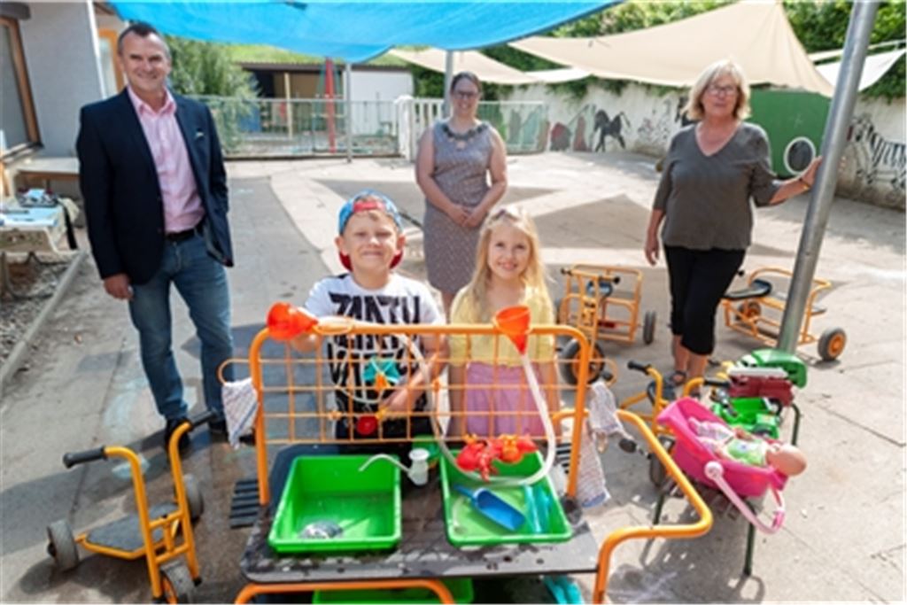 Neuer Wasserspieltisch kommt gut an. Foto: Fotomoment