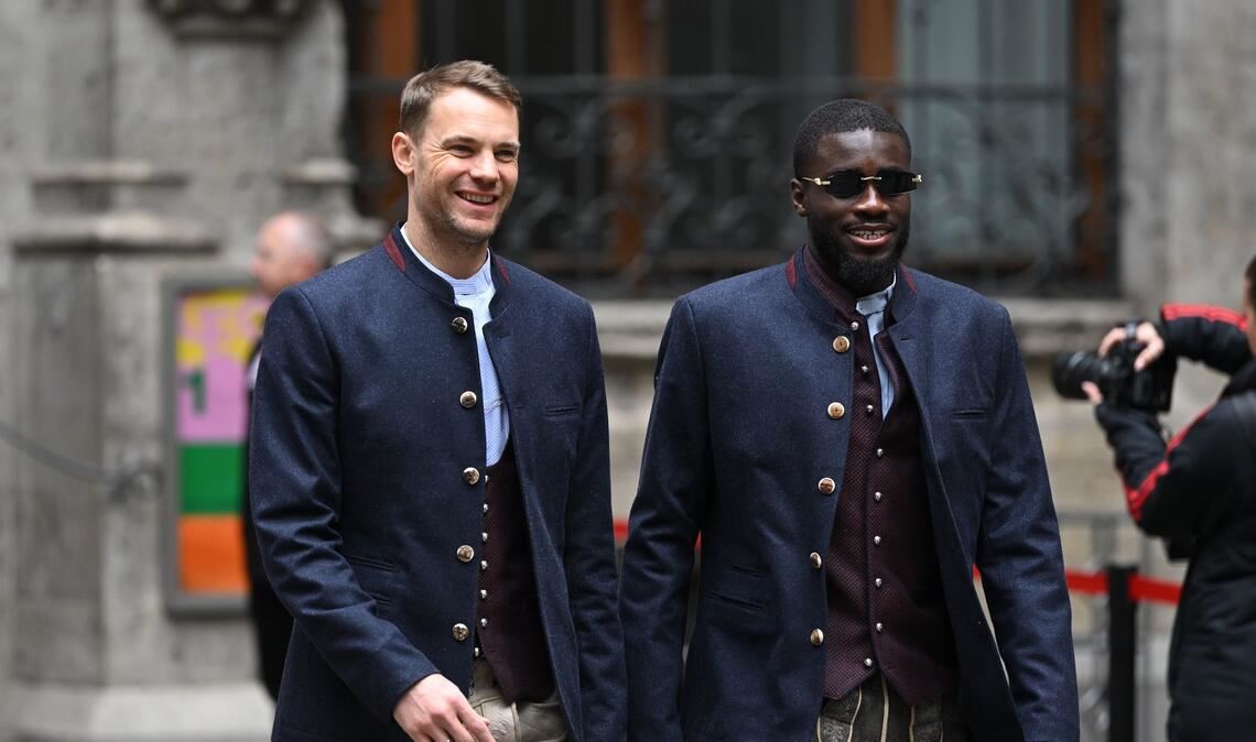 Neuer (l) ist für die WM nominiert. (Archivbild)