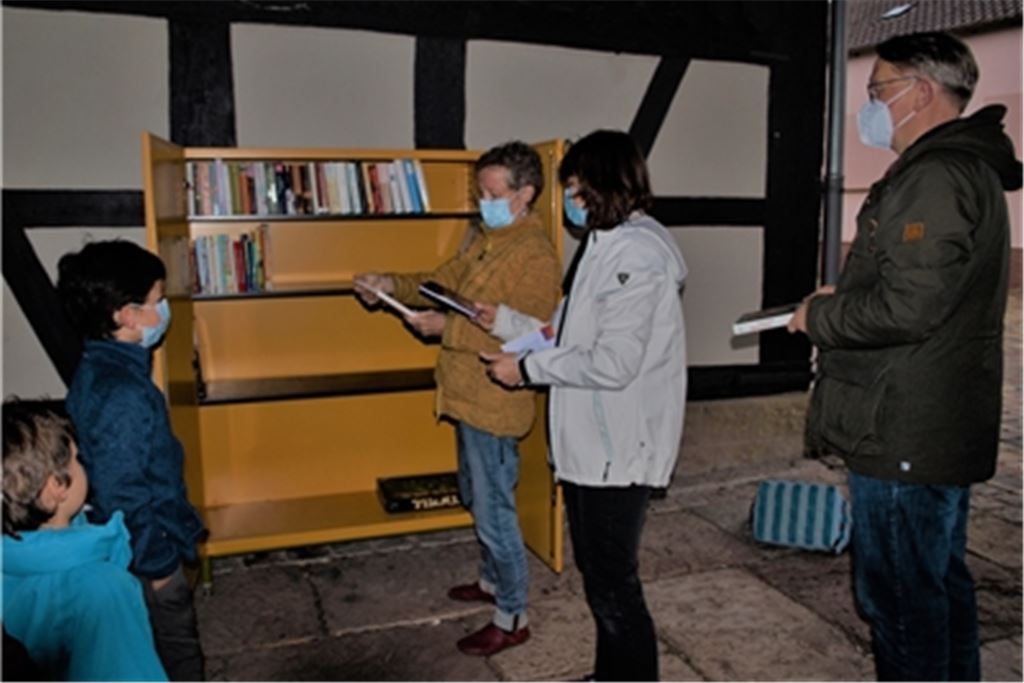 Neues Angebot in Lienzingen: der Bücherschrank bei der Kelter.Filitz