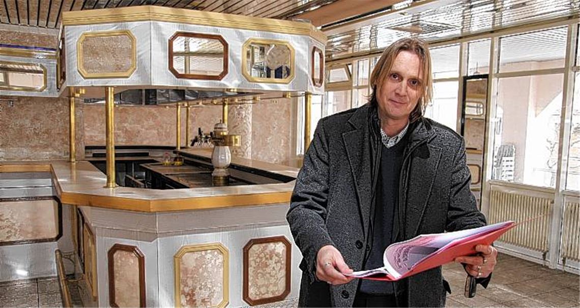 Neues Konzept: Steffen Schmälzle im ehemaligen Bistro, das in Praxisräume umgebaut werden soll. Gleichzeitig sucht der Investor eine neue Gastronomie als Ersatz für das China-Restaurant.
