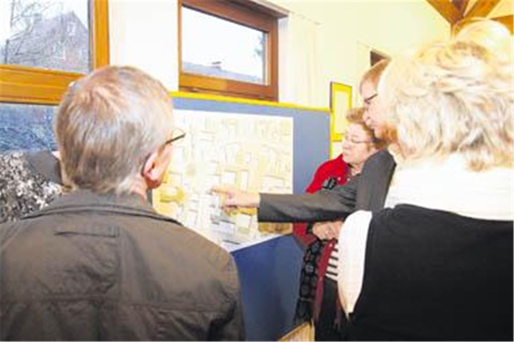 Neugierig auf ihre neue Mitte: Viele Dürrmenzer zeigen Interesse an der Ortskernsanierung. Und mit dem Konzept der Planer und Investoren scheinen die Bürger einverstanden zu sein. Archivfoto: Eier