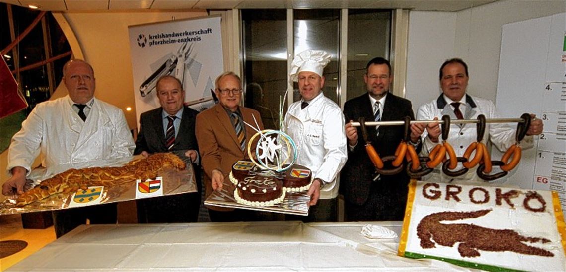Neujahrsempfang im Zeichen der „GroKo“ (v. li.): Stefan Steiner, stellvertretender Obermeister der Bäckerinnung, Kreishandwerksmeister Rolf Nagel, Landrat Karl Röckinger, Johannes Becker als Vertreter der Konditoren, Pforzheims Oberbürgermeister Gert Hager und Fritz Staib von der Fleischerinnung.