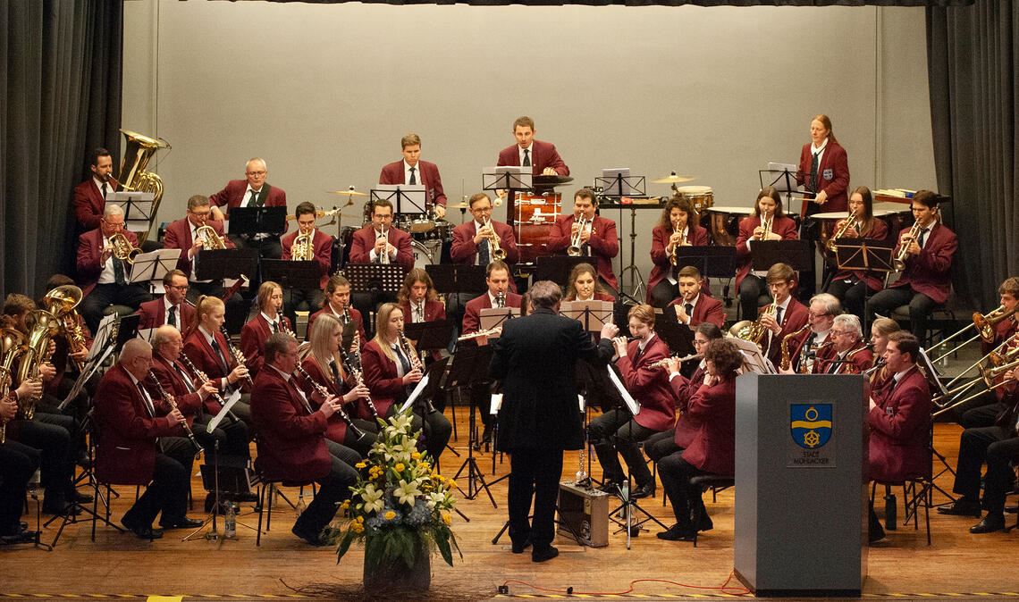 Neujahrskonzert des Musikvereins Mühlacker punktet mit der musikalischen Auswahl von Musikdirektor Horst Bartmann und der Qualität des Großen Blasorchesters. Foto: Fotomoment