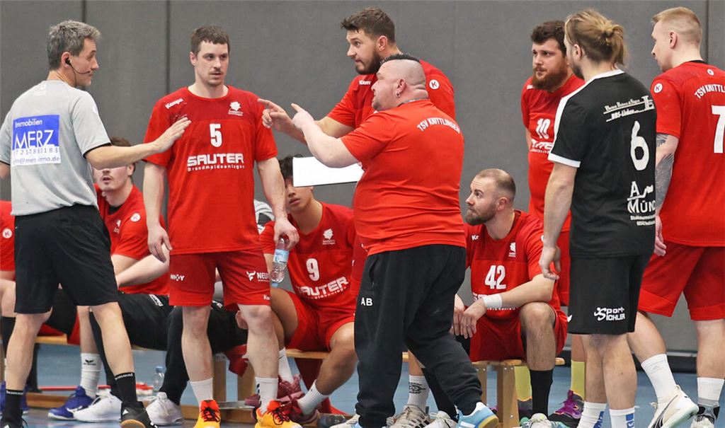 Neun Zeitstrafen kassiert der TSV Knittlingen im Spiel gegen den Tabellenführer – nicht mit allen Schiedsrichter-Entscheidungen sind die Gastgeber einverstanden.