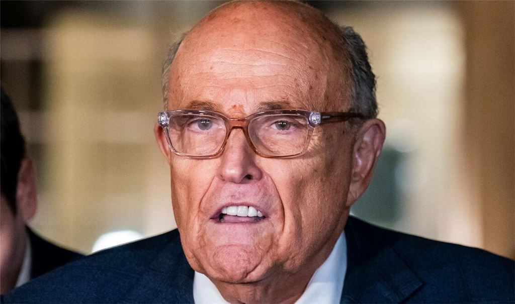 New Yorks Ex-Bürgermeister Rudy Giuliani liegt einem Sprecher zufolge in kritischem Zustand im Krankenhaus. (Archivbild)