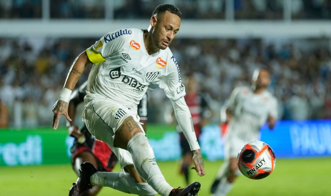 Neymar am Ball für den FC Santos.