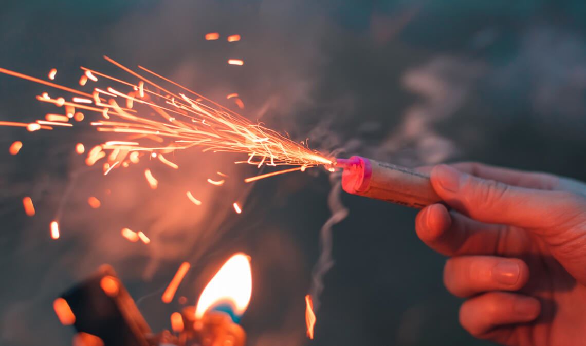Nicht alle Feuerwerkskörper dürfen an Halloween gezündet werden.