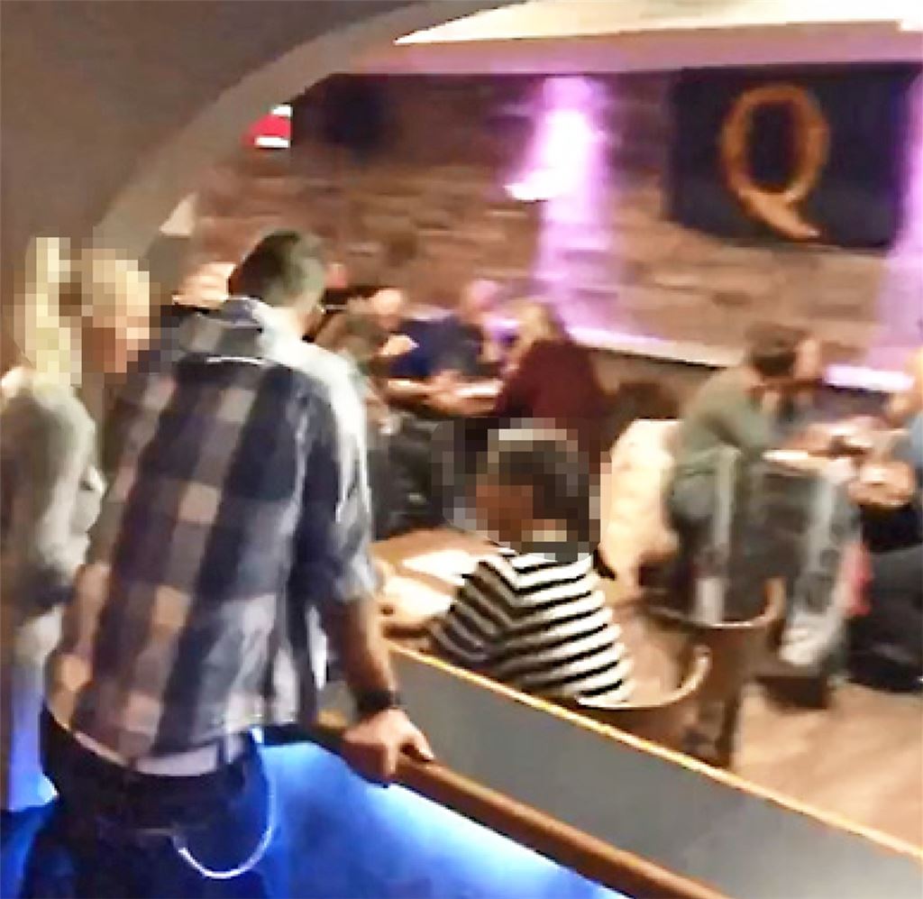 Nicht alle halten sich an die Spielregeln der Corona-Verordnung: Neben weitgehend friedlichen Protesten gibt es vereinzelte Verstöße und Aktionen, die vor Gericht enden.Fotos: Archiv