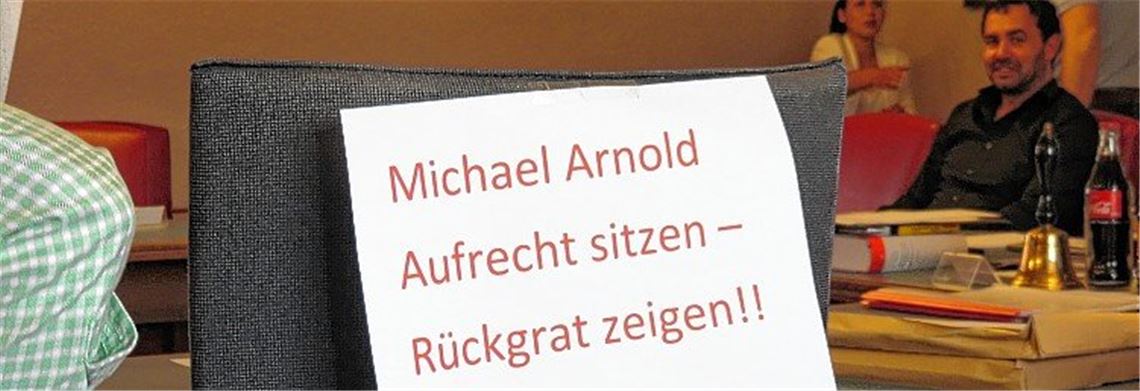 Nicht da – und doch präsent.