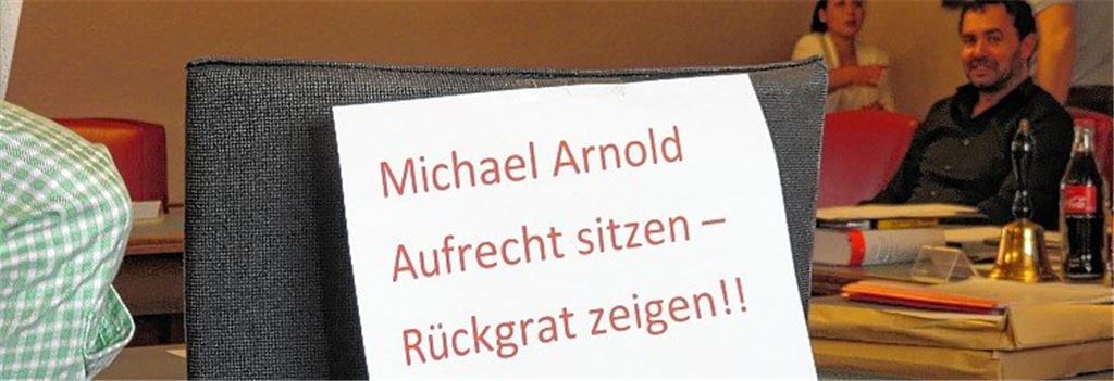 Nicht da – und doch präsent.