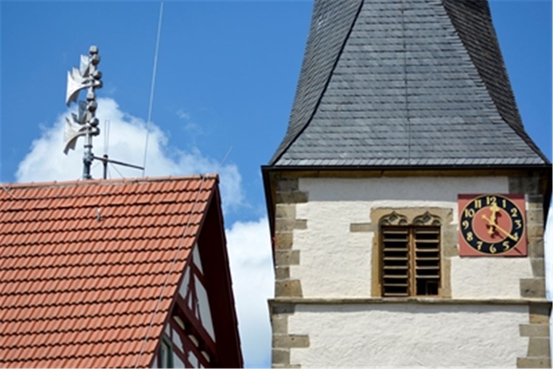 Nicht erschrecken: An diesem Samstag, 6. November, testen die Enzkreis-Kommunen ihre Sirenen - abgebildet ist das Exemplar auf dem Rathausdach Mühlhausen. Archivfoto: Fotomoment