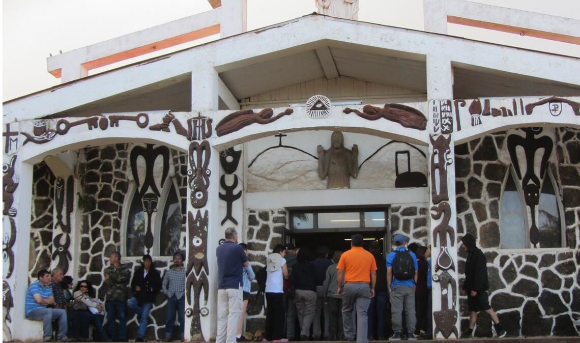 Nicht nur an Ostern ist die Kirche auf der Osterinsel voll – rund 90 Prozent der knapp 8000 Bewohner sind katholisch.