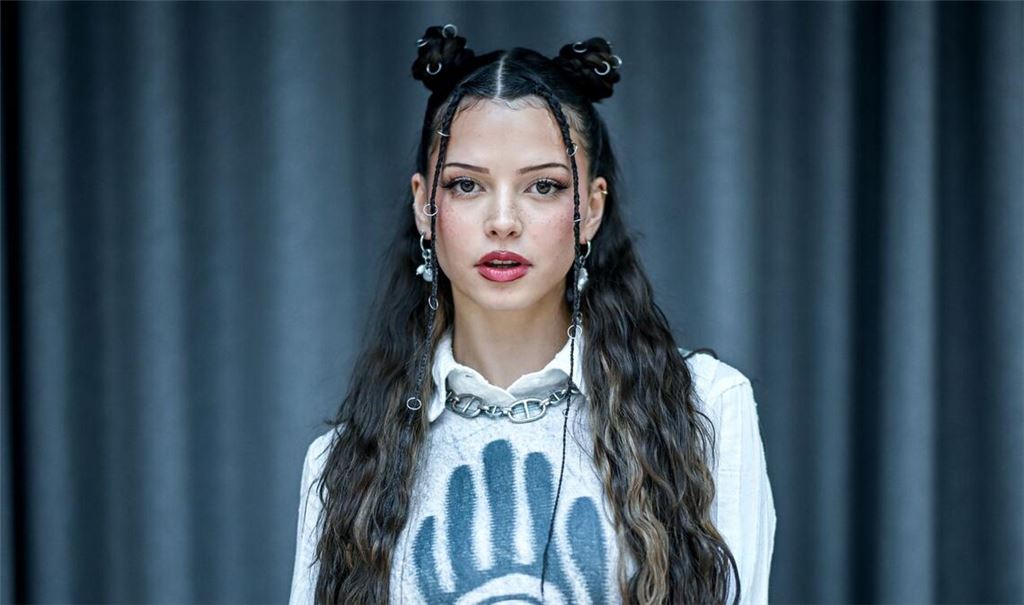 Nicht nur auf der Showbühne am Mikrofon: Sängerin und Rapperin Nina Chuba.