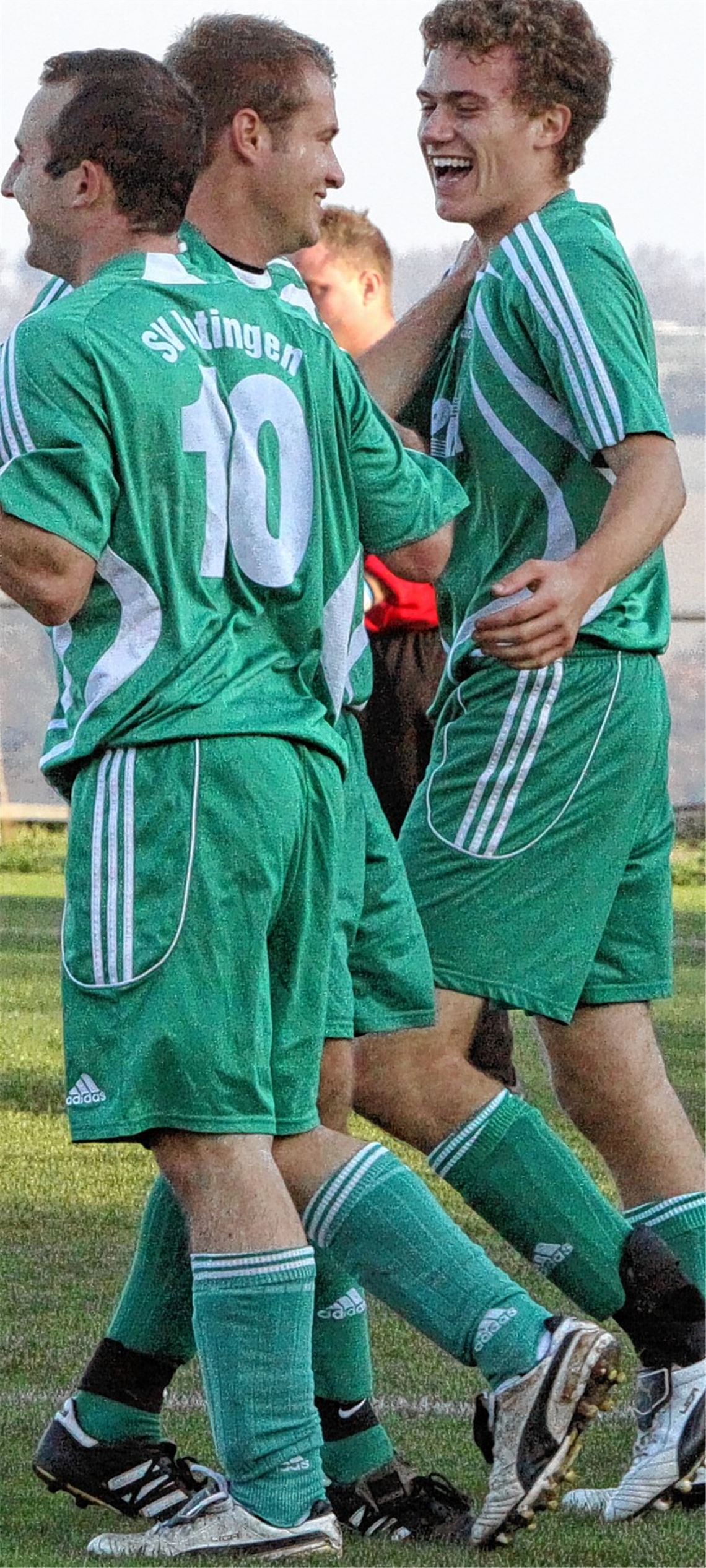 Nicht nur die Fußballer des SV Iptingen freuen sich, dass das runde Leder nun auch wieder in der Kreisliga A3 Enz-Murr rollt. 