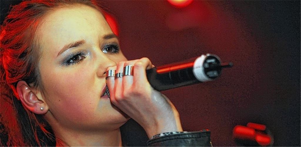 Nicht nur in ihrer Heimat Bretten ein bekanntes Gesicht: die Sängerin Caroline Trischler, hier beim Auftritt im Musicpark Live.