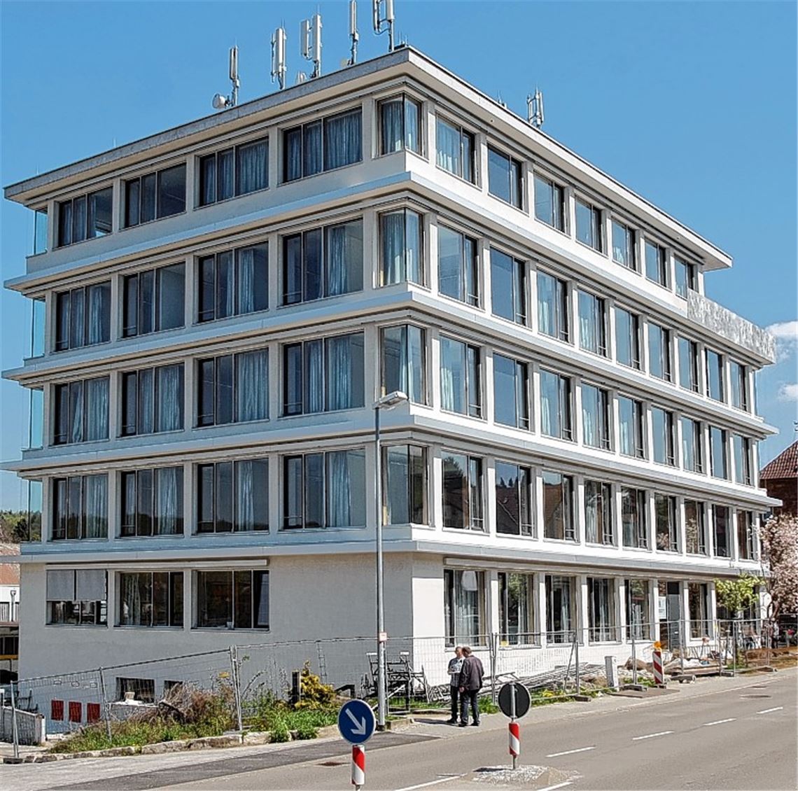 Nicht nur von außen aufgehübscht: Für fünf Millionen Euro hat sich das ehemalige MWK-Verwaltungsgebäude an der Frankfurter Straße ins Grundbuchamt verwandelt. 