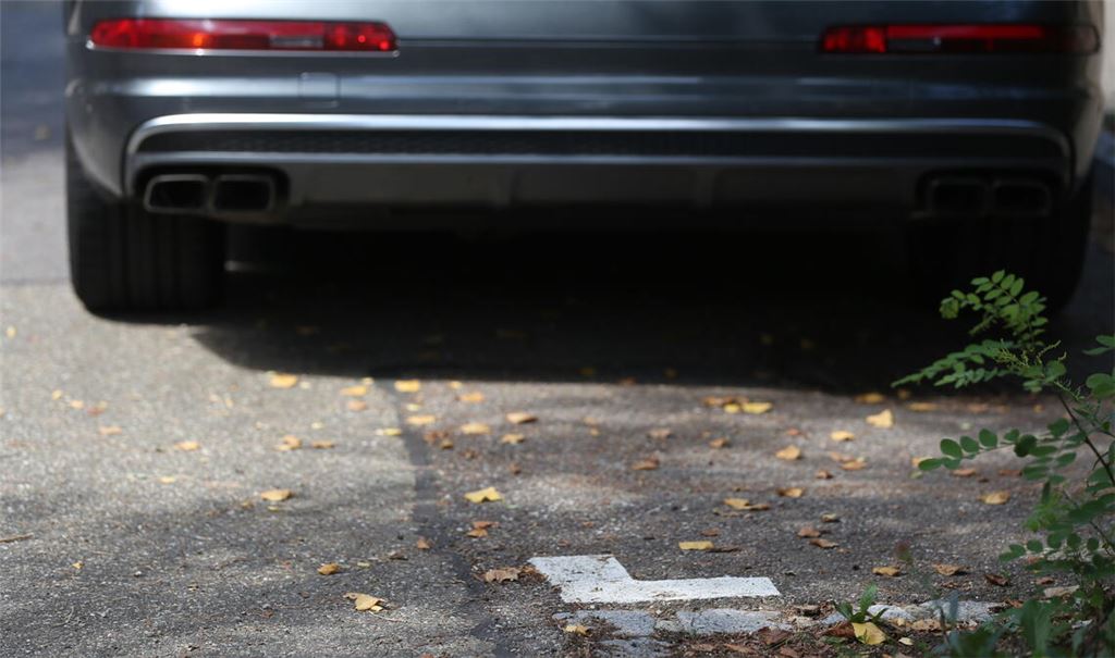 Nicht richtig oder falsch parken, Garagen oder Stellplätze zweckentfremden: Das führt auch in Mühlacker immer wieder zu Problemen. Eine CDU-Anfrage zeigt Missstände in Dürrmenz auf. Symbolfoto: Archiv/Disselhoff