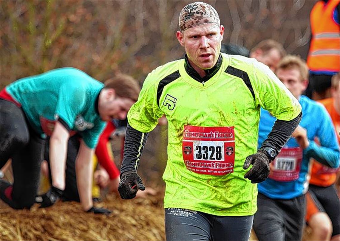 Nichts für Weicheier: Matthias Bastian beim Fisherman’s Friend Strongman Run. Hier sind Hindernisse Herausforderungen. Fotos: privat