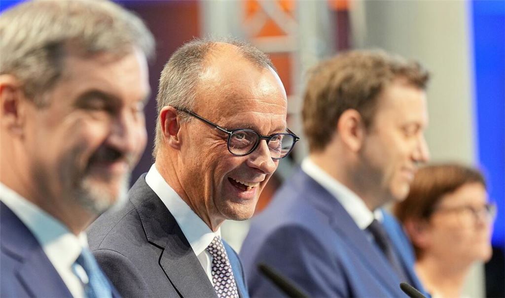 Nichts gegen Gespräche mit den Sozialpartnern - aber verantwortlich für die angekündigten Reformen bleiben diese drei Herren: CSU-Chef Markus Söder (von links), Kanzler Friedrich Merz (CDU) und Vizekanzler Lars Klingbeil (SPD), die Köpfe der Koalitionsparteien.