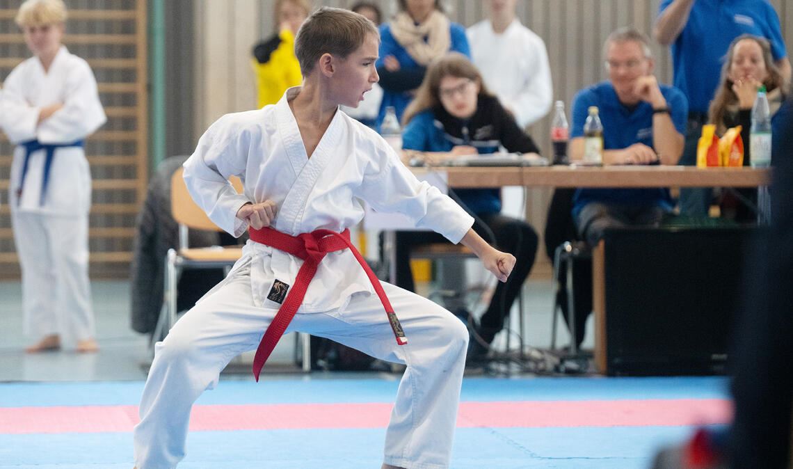 Teilnahmerekord beim 17. Klostercup Nick Barth macht wichtige Erfahrungen im Kata und holt insgesamt zwei Siege.
