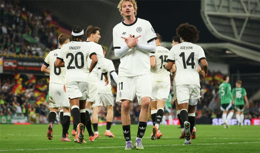 Nick Woltemade feiert seinen Treffer gegen Nordirland.