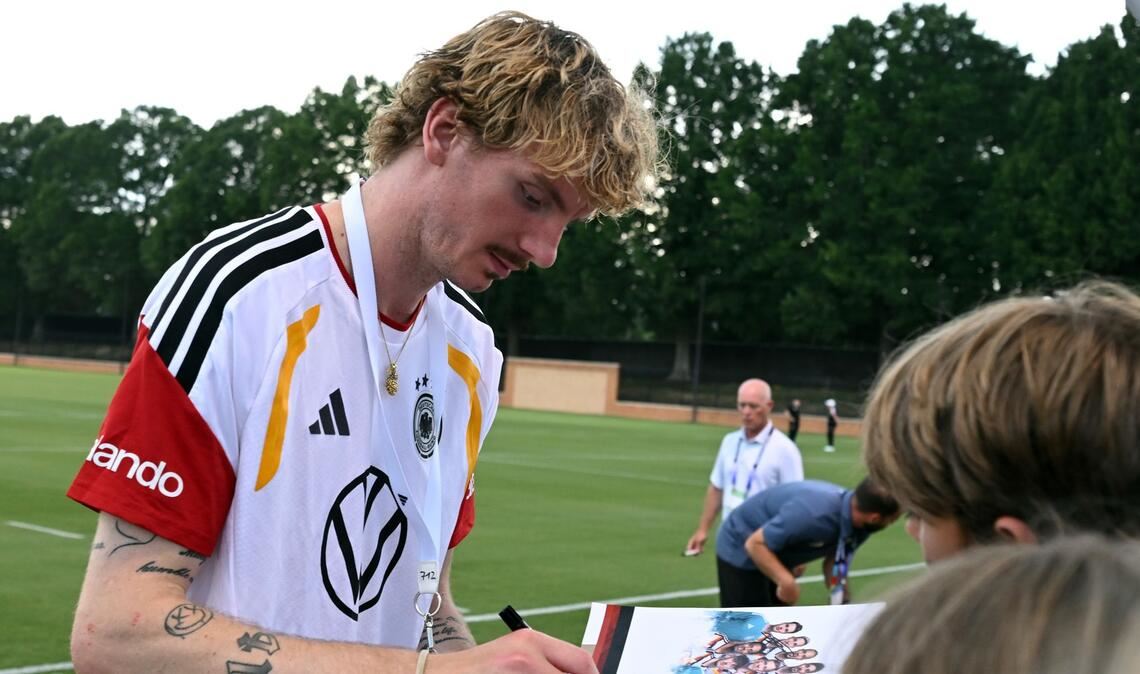 Nick Woltemade ist bei den Fans der DFB-Elf sehr beliebt.