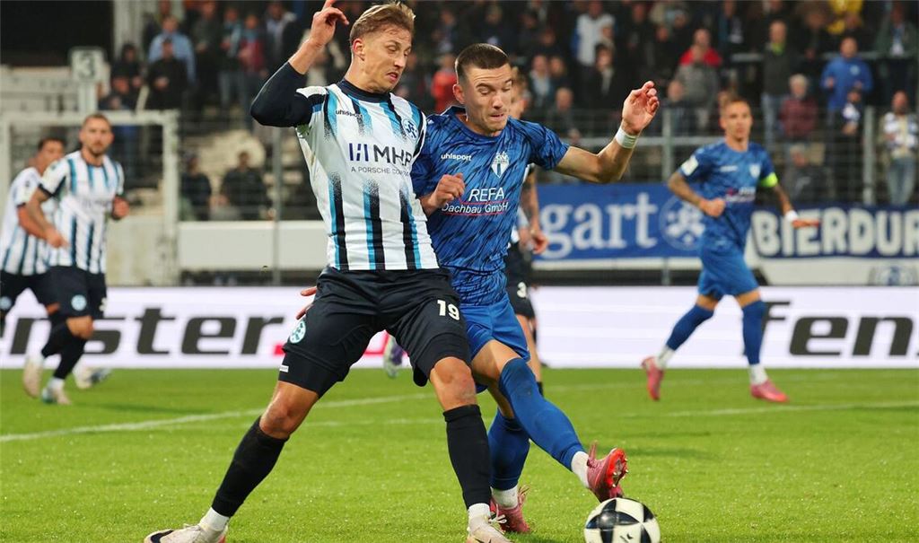 Nico Fundel (li., gegen Gal Grobelnik) war einer der Spieler, die neu ins Kickers-Team rückten.